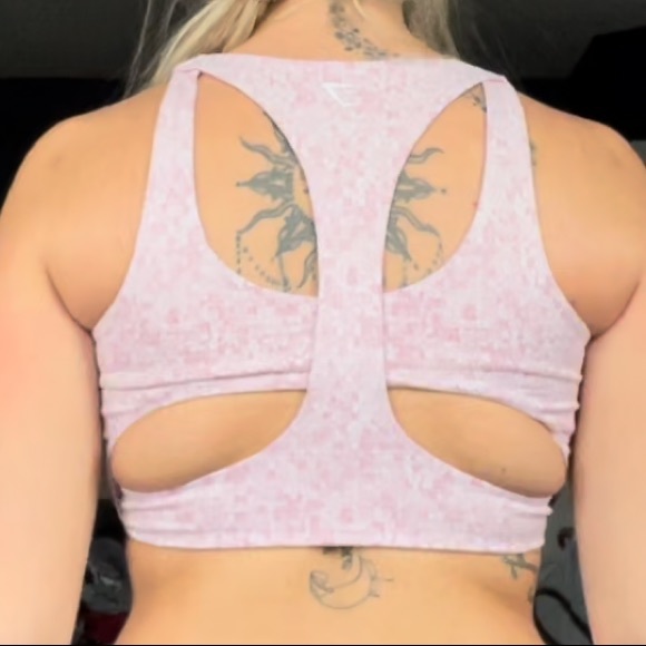 Gymshark sports bra in pink - Picture 2 of 2